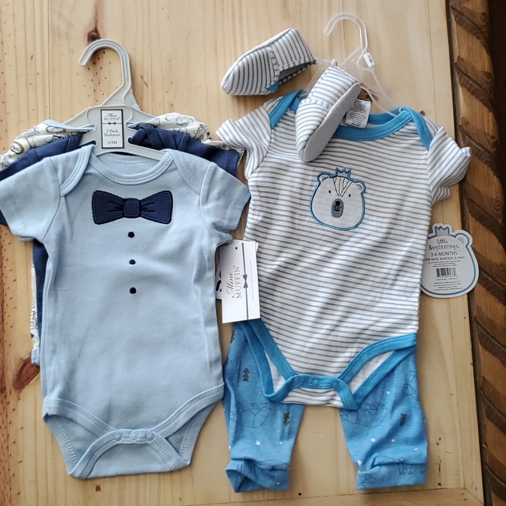 NWT  3 onsies Mini Muffin 0-3, one outfit 3-6